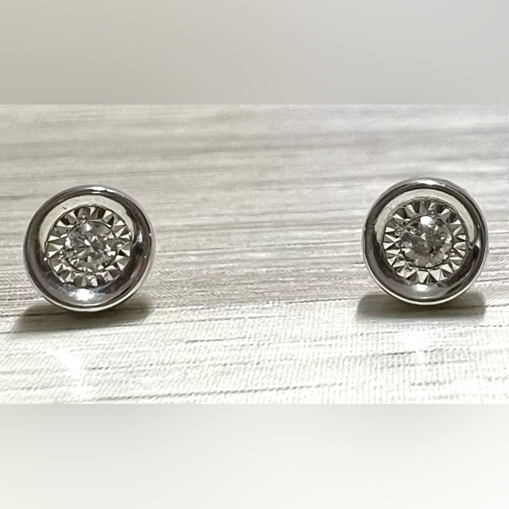 Designer Signed ZEI Sterling Silver Illusion Set Genuine Diamond Stud Earrings